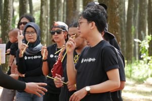 Communication Games JOS